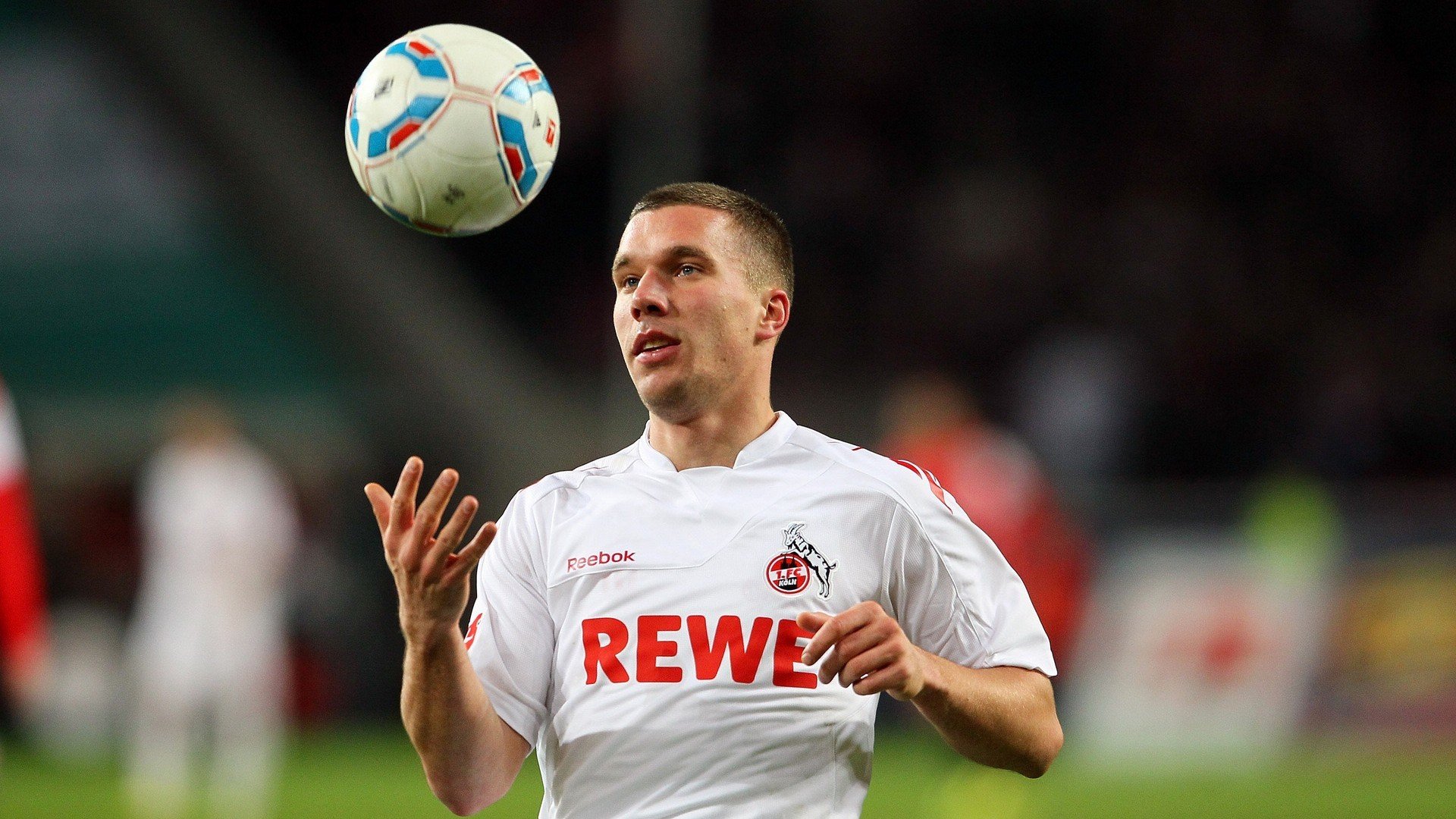 米兰双雄激烈竞争，意甲局势紧张