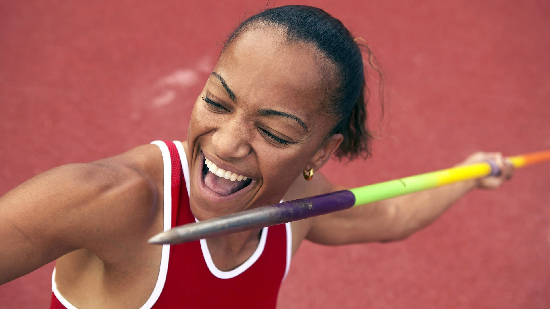 詹姆斯亲手为队友庆生氛围温馨感人，詹姆斯庆祝动作视频无水印