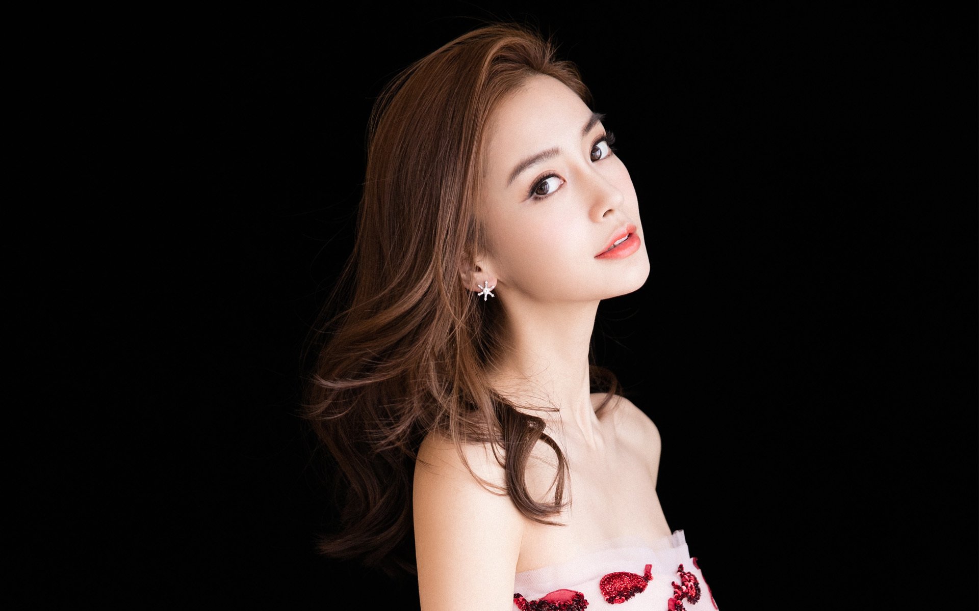 中超俱乐部建立球员心理咨询室，中超俱乐部工作人员收入